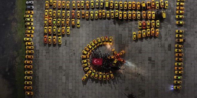 İstanbul'da taksiciler şehitler için toplandı