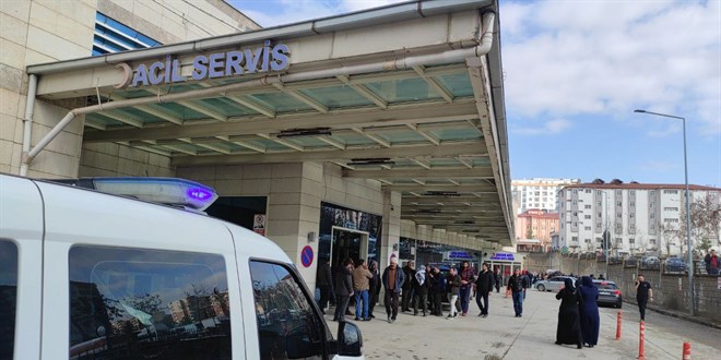 Siirt'te tarm arac devrildi: 1 l, 1 yaral