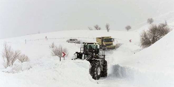 Van, Muş, Bitlis ve Hakkari'de 381 yerleşim birimine ulaşım sağlanamıyor