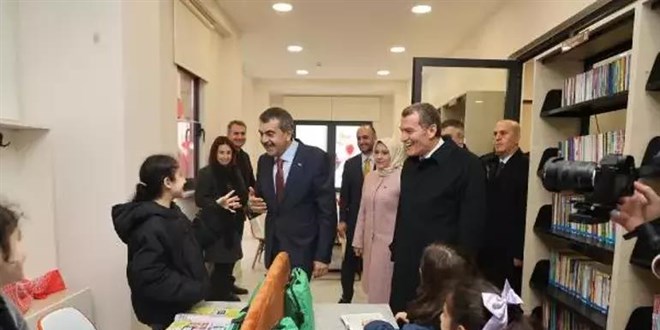Bakan Tekin velilere seslendi; Kaç saat okuyarak örnek oluyorsunuz