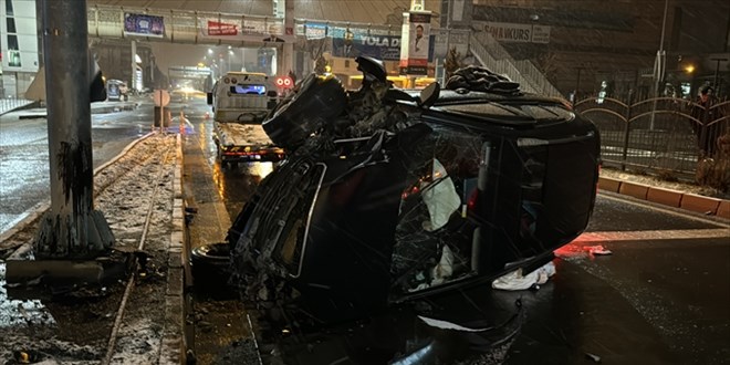 Elazığ'da devrilen otomobildeki 6 kişi yaralandı