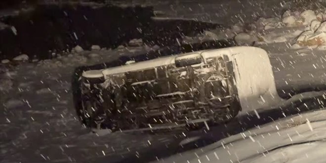 Erzurum'da şarampole yuvarlanan midibüsteki 12 kişi yaralandı