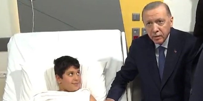 Cumhurbakan Erdoan, zmir ehir Hastanesi'nde ocuklar ziyaret etti