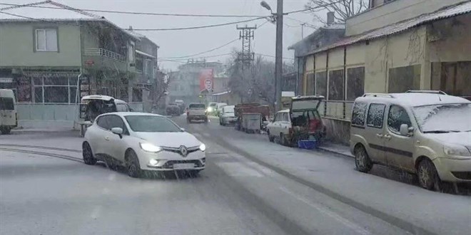 İstanbul'un yüksek kesimlerinde kar yağışı başladı