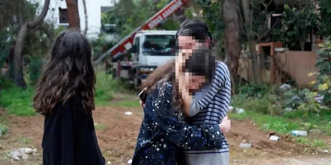 Boşanma aşamasındaki eşi evi sattı; ikizleriyle sokakta kaldı