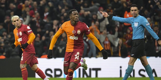 Galatasaray ikinci yarı döndü