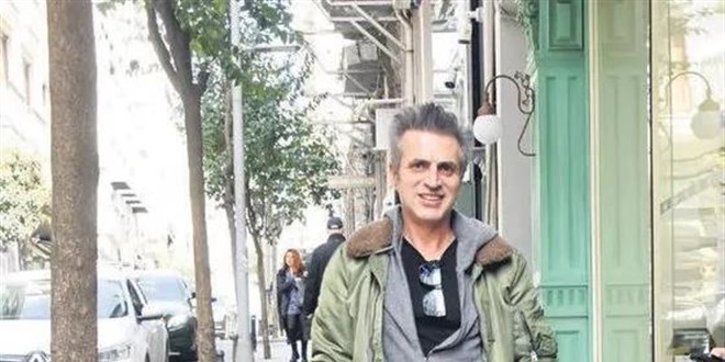 Saplantılı hayranı şarkıcı Teoman'a bakkalda pusu kurdu