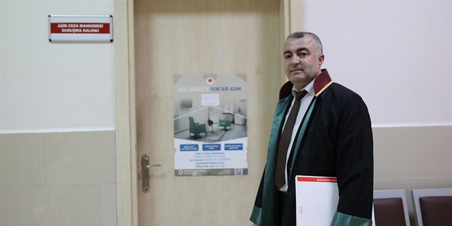10 yıl şoför olarak çalıştığı adliyeye avukat olarak döndü