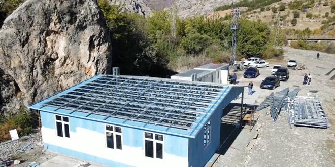 Deprem bölgesindeki çelik köy evlerinin ilk etabı 6 Şubat'ta teslim edilecek
