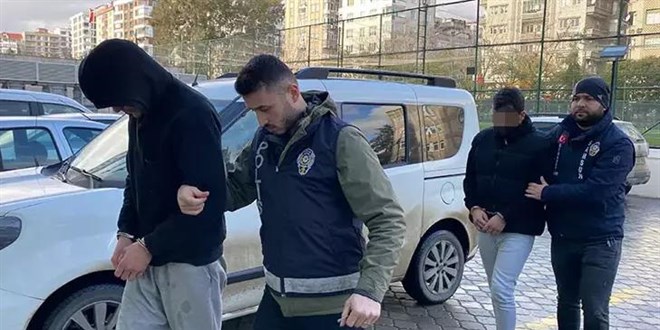 Husumetlilerini otomobilde sanıp, başkasını vurdular