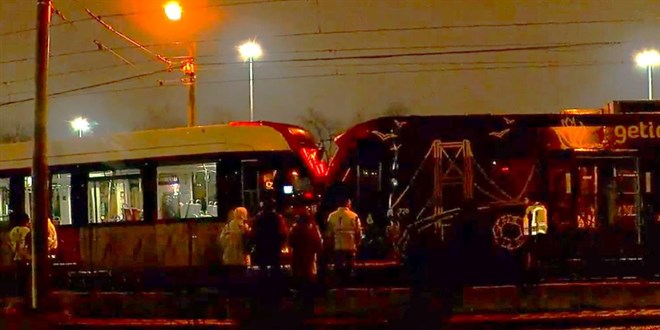 Zeytinburnu'nda iki tramvay çarpıştı: Seferler aksadı