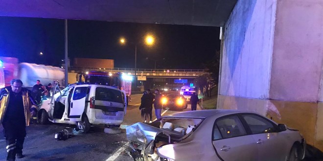 Kocaeli'de hafif ticari aracn otomobille arpt kazada 4 kii yaraland