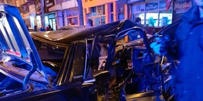 Balıkesir'de 2 otomobilin çarpıştığı kazada 1 kişi öldü