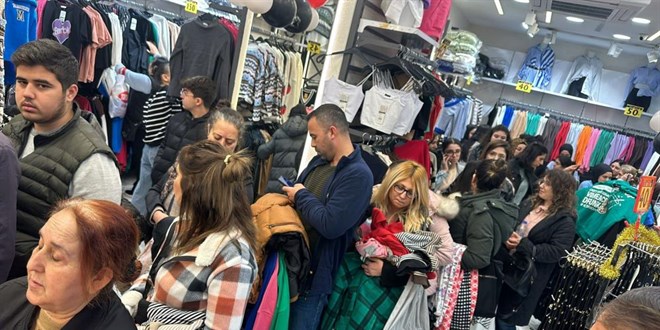 İndirimli kazak ve pijama izdihamı