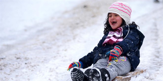 Karlova'da eitime kar engeli