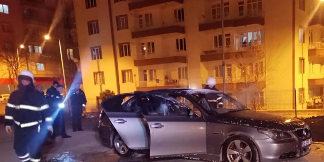 Kırıkkale'de park halindeki otomobil yandı
