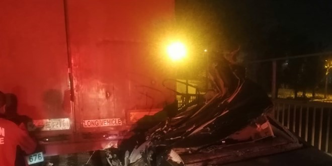 Tıra arkadan çarpan otomobildeki 1 kişi öldü, 3 kişi yaralandı
