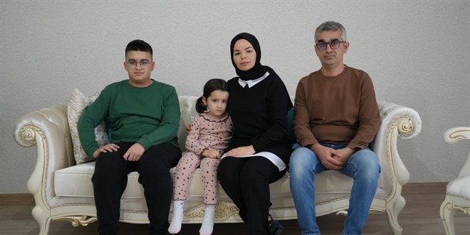 Depremzede aile bir kez daha evsiz kaldı