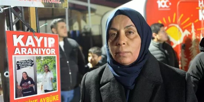 Depremde kaybettiği kızını 1 yıldır arıyor