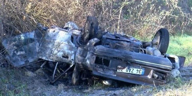 Çatalca'da şarampole yuvarlanan otomobil alev aldı: 2 ölü, 3 yaralı
