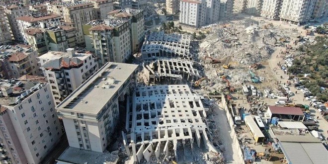 Rönesans Rezidans'ın enkazından kurtuldu: 4. kattan itibaren ayak bastığımız zemin yok oldu