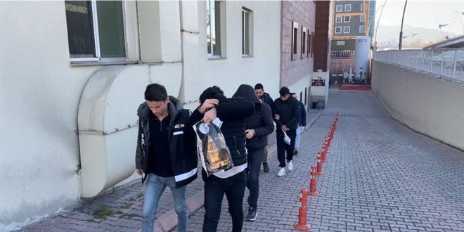 Polis aracına çarpıp, pastane kurşunlama olayında 4 tutuklama