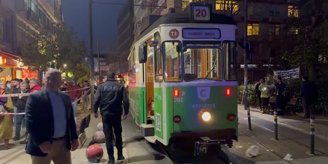Torununu kurtarmak isterken tramvayın altında kaldı