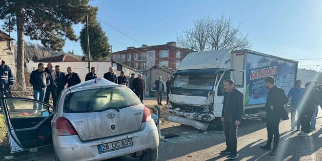 Öğretim üyesi anne ve kızı trafik kazasında hayatını kaybetti