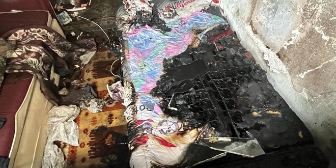 Elektrikli battaniye evi yaktı