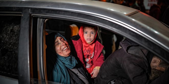 İsrail Gazze'nin Mısır sınırına saldırdı: 100'den fazla kişi öldü