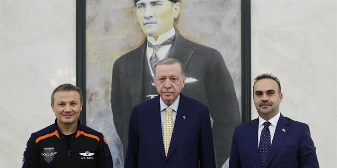 Erdoğan, Türkiye'nin ilk astronotu Gezeravcı'yı kabul etti