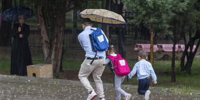 Antalya'yı sağanak vurdu! 5 ilçede okullar tatil edildi