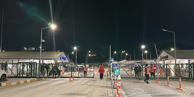 Heyelan bölgesine çevre illerden araç ve personel desteği