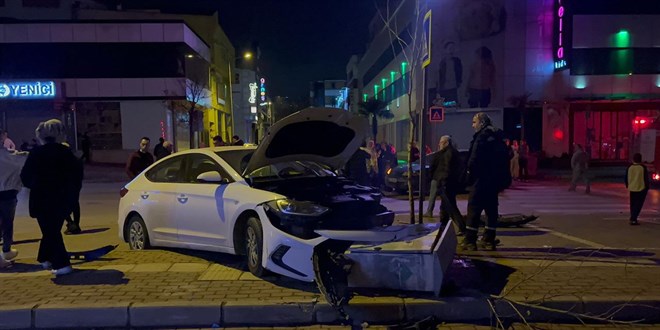 Bursa'da iki otomobil çarpıştı: 6 yaralı