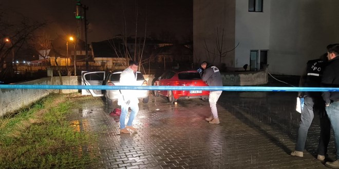 Düzce'de silahla karısını öldüren kişi intihar etti