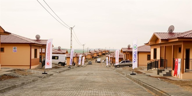Adıyaman'da 29 köy konutunun anahtarları hak sahiplerine teslim edildi