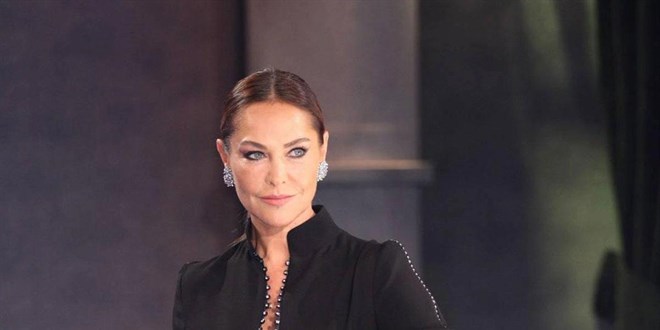 Hülya Avşar'ın icra tebligatına kendi imzasını atan kuryeye 1 yıl 8 ay hapis cezası