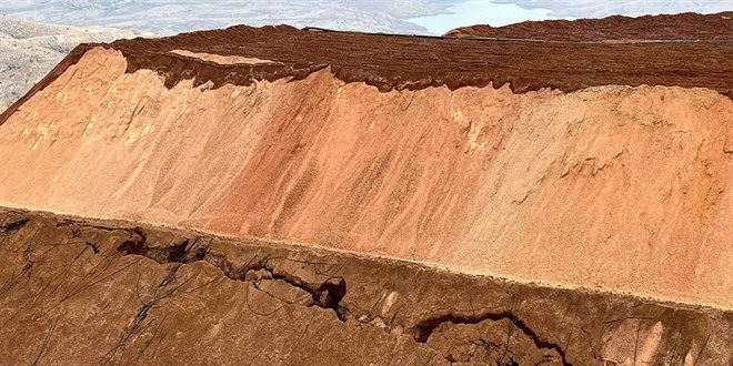 İliç'te toprak kayması öncesi çekilen 'çatlak fotoğrafları' bilirkişi raporunda