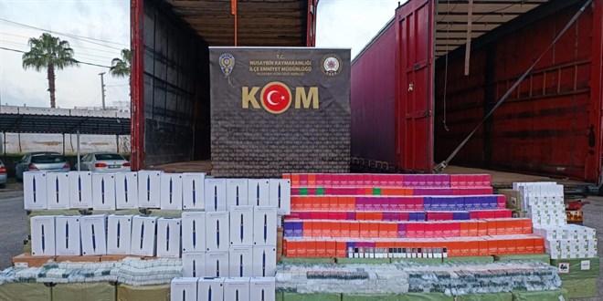 Gümrük kaçağı 20 bin 50 cep telefonu ve 16 bin elektronik sigara ele geçirildi