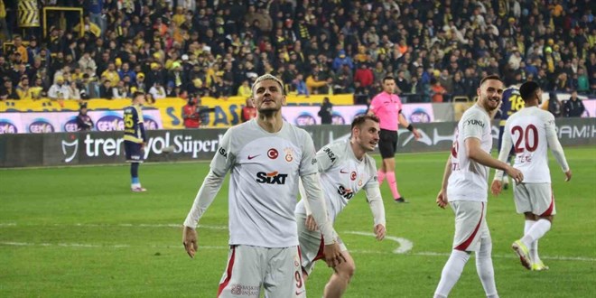 Lider Galatasaray ilk yarıda fişi çekti