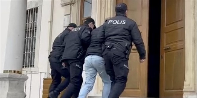 Evinde otururken bana kurun isabet etti