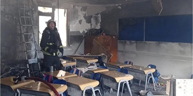 Alanya'da okulda yangn panii: Snflar kullanlamaz hale geldi