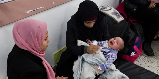 Gazzeli bebekler alktan geceleri alayarak uyanyor