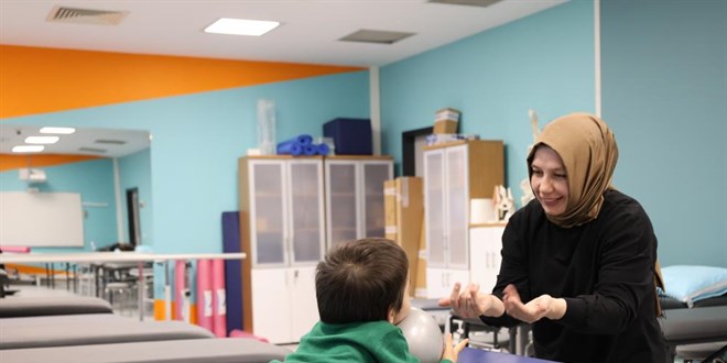 Öğretmen anne, oğlu için yeniden üniversiteli oldu