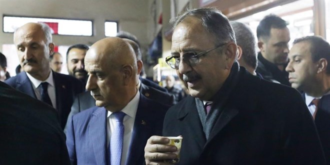 'Gelecek senenin ortalarına kadar bütün hak sahiplerinin konutlarını bitireceğiz'