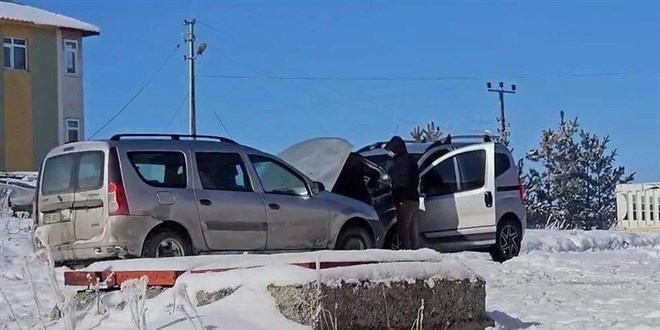 Türkiye'nin en soğuk noktası: -32 derecede nehir ve dereler buz tuttu