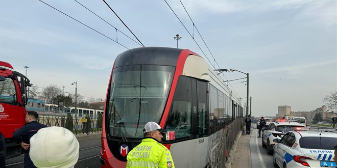 İstanbul'da tramvayın altında kalan kişi hayatını kaybetti