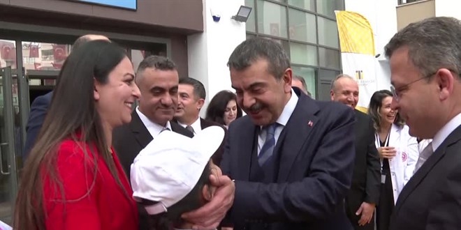 Bakan Tekin duyurdu: Öğrenciler 40 saat sosyal projelerde yer alacak