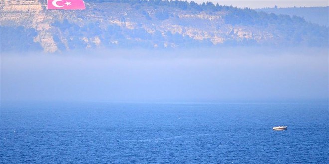 Çanakkale Boğazı sis nedeniyle transit gemi geçişlerine kapatıldı