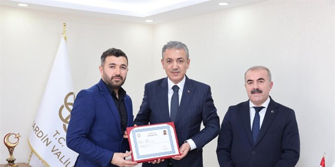 Boğazına madeni para kaçan öğrenciyi kurtaran öğretmene ödül